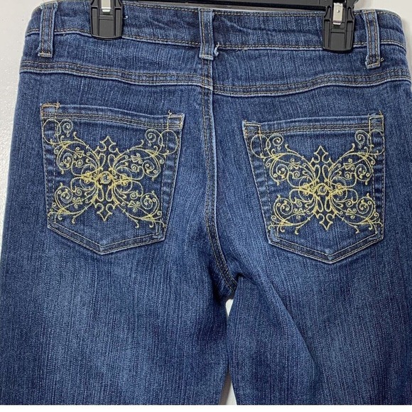 Southpole Capri Jeans Juniors Size 5 Medium Wash Denim Embroidered Back‎ Pockets - Picture 3 of 8